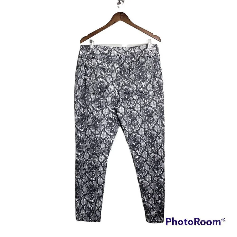 Snake print high rise gray and white skinny jeans size 16 - Picture 6 of 9